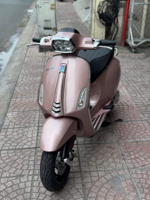VESPA SPRINT 2019 HỒNG POSCHE 3 z6983641579403 7523c44df0261cdcc1d290d13781924d 1